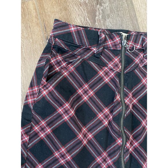 Plaid Mini Skirt With Front Zipper & Pockets - Juniors Size 7/28W - Picture 2 of 6
